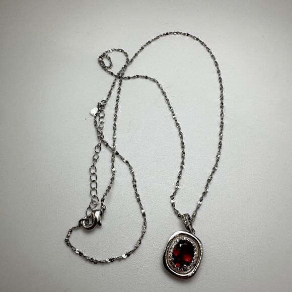 1.3ct Mozambique Garnet with halo of cz diamonds, pendant on a 18" 925 chain! - Picture 6 of 15